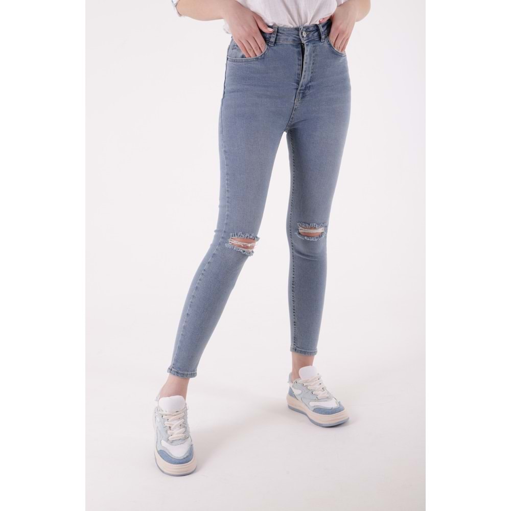 Skinny Jean with Tears on Knees 821 - 15 (Light Blue Denim)